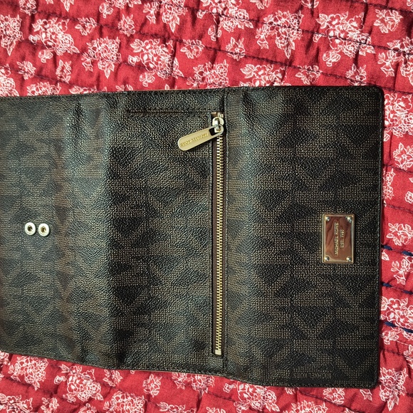 Michael Kors wallet - Picture 3 of 3
